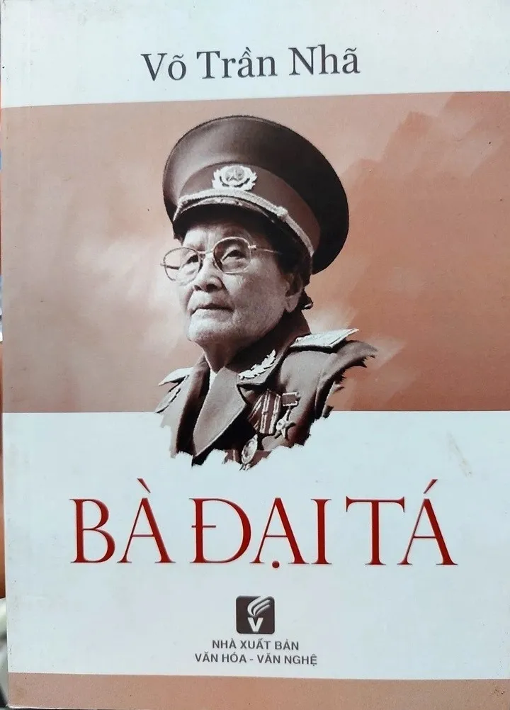 Bà Đại tá