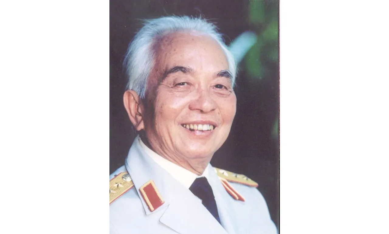 Đại Tướng Võ Nguyên Giáp Qua Một Số Bài Báo Sau Khi Đại Tướng Qua Đời
